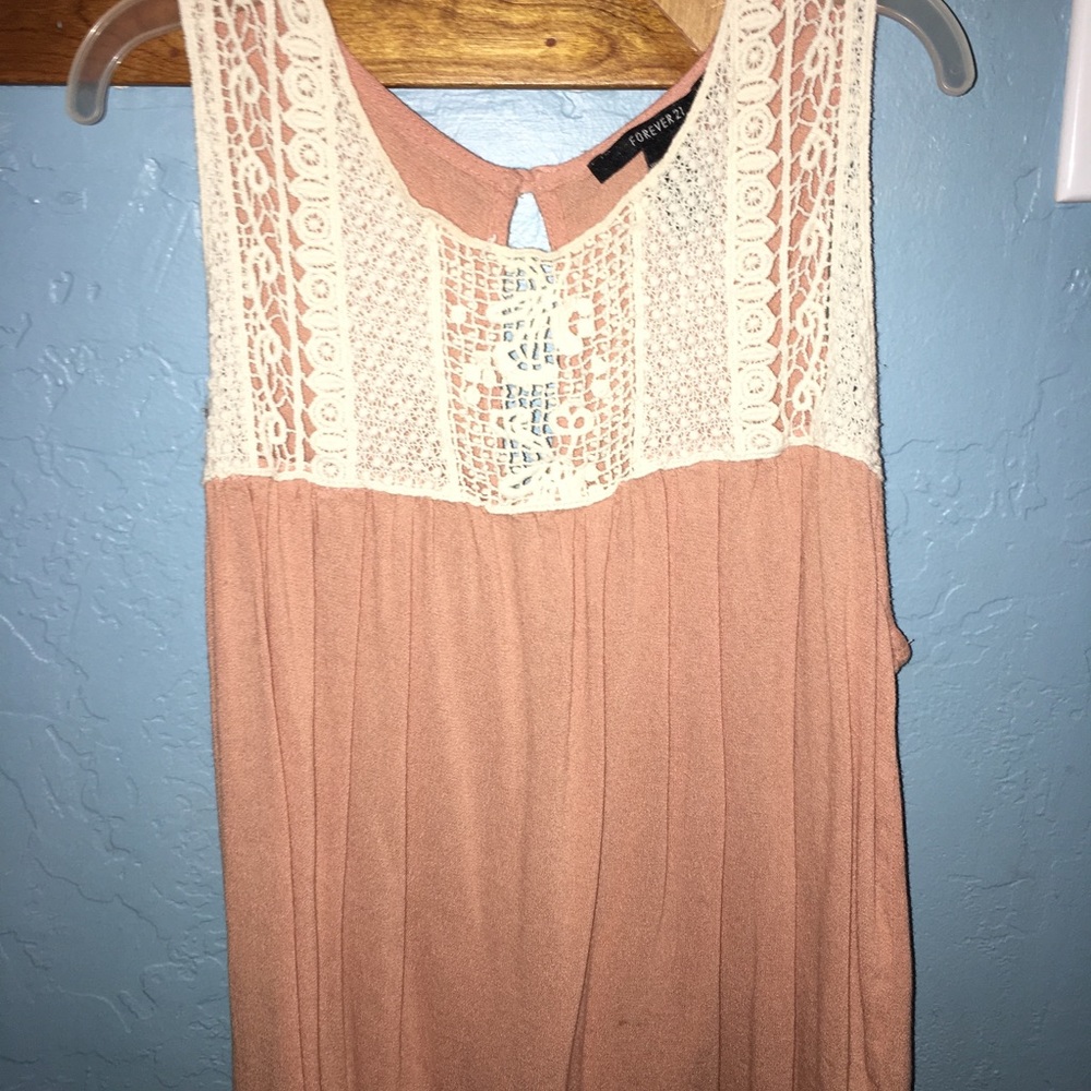Sleeveless lacy light pink shirt